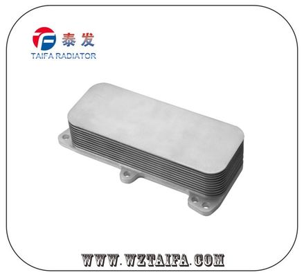 Repuestos para automóviles 070117021D Refrigerador de aceite de alto rendimiento, Refrigerador de aceite de aluminio VW / AUDI