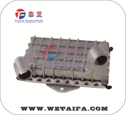 6061800365 Mercedes Motor Oil Cooler Color metálico ISO9001 / TS16949 Aprobado
